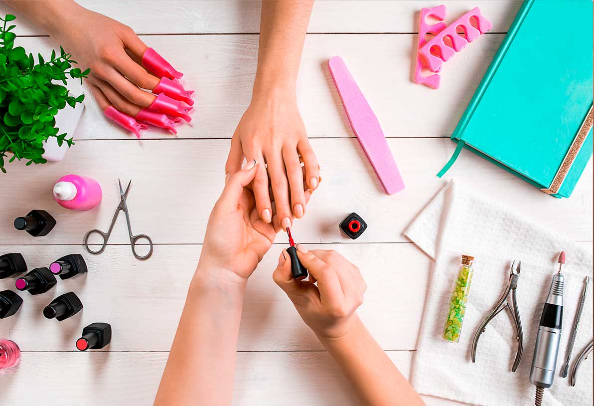 Guia completo de como ser uma manicure de sucesso
