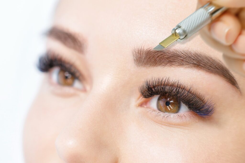 Combinação de Técnicas Microblading + Shadow = Híbrida
